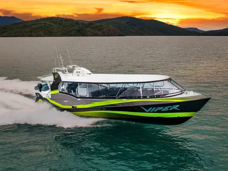 Viper Outer Great Barrier Reef and Whitehaven Day Tour