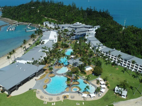 Cruise Whitsundays - Daydream Island Escape